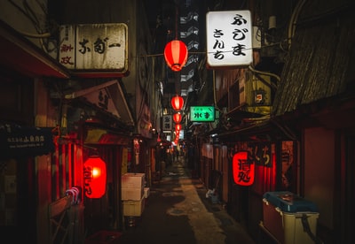 夜间街道
